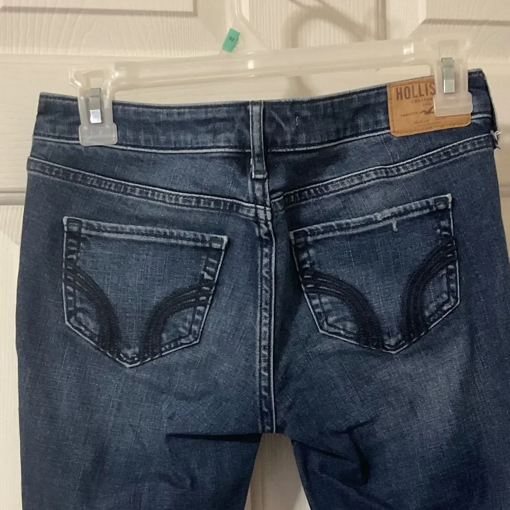 Hollister skinny jeans size 25W x 31L Rise 28.5” classic medium wash denim